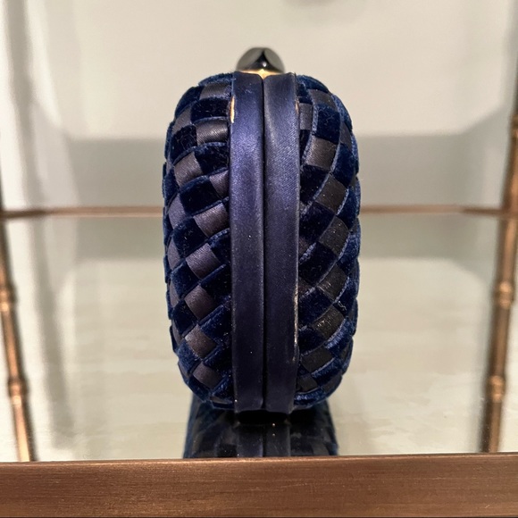 BOTTEGA VENETA ROYAL BLUE VELVET EVENING BAG - I’m moving make me an offer!!! - Picture 3 of 8